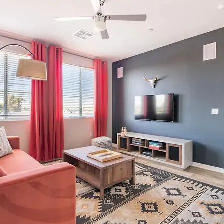Modern Cozysuites - Paradise Under The Palm Trees!
